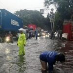 Penambalan Turap Bocor di Jakbar untuk Antisipasi Banjir