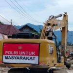 Pembersihan Jalan Terhambat Longsor di Agam, Akses Lubuk Basung-Bukittinggi Terganggu