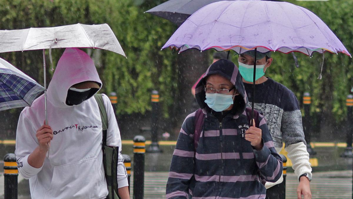 Prakiraan Cuaca Jabodetabek: Berawan Tebal dan Hujan Ringan